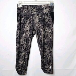 Reebok geometric workout out capri black gray leggings sz S